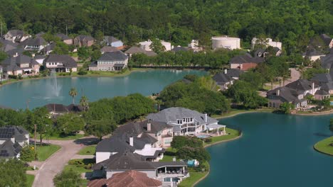 Aerial-of-affluent-homes-in-Houston