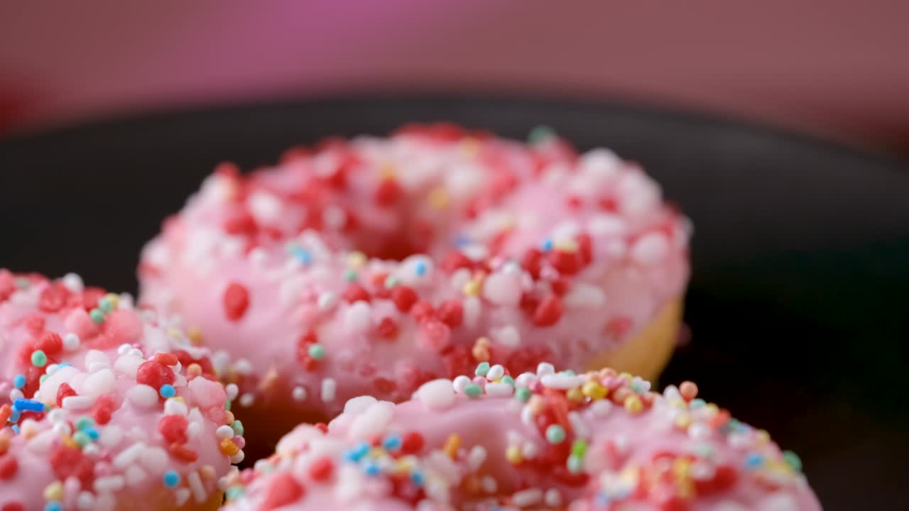 rosquillas rosadas coloreadas - disparo deslizante