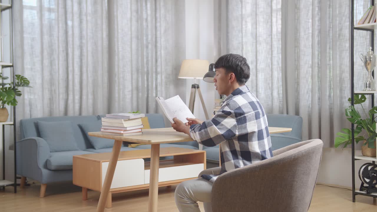 집에서 공부해서 피곤한 학생