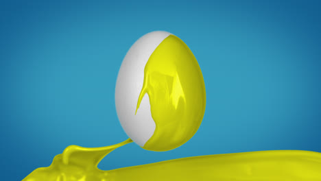 huevo de pascua pintado de amarillo por salpicaduras de tinte, cámara lenta, fondo azul