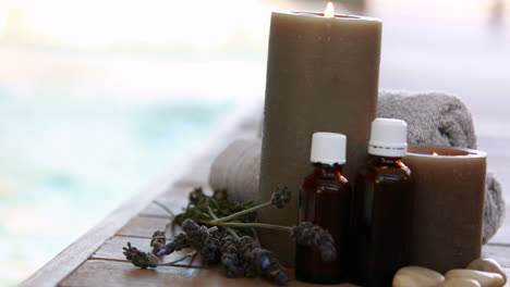 tratamientos de belleza presentados con lavanda seca y velas