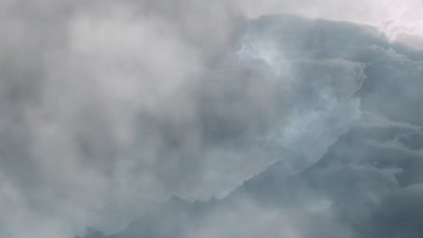 nubes de tormenta dramáticas
