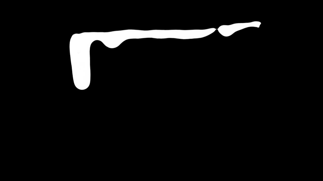 검은 화면 배경 위에  잉크가 흘러내린다