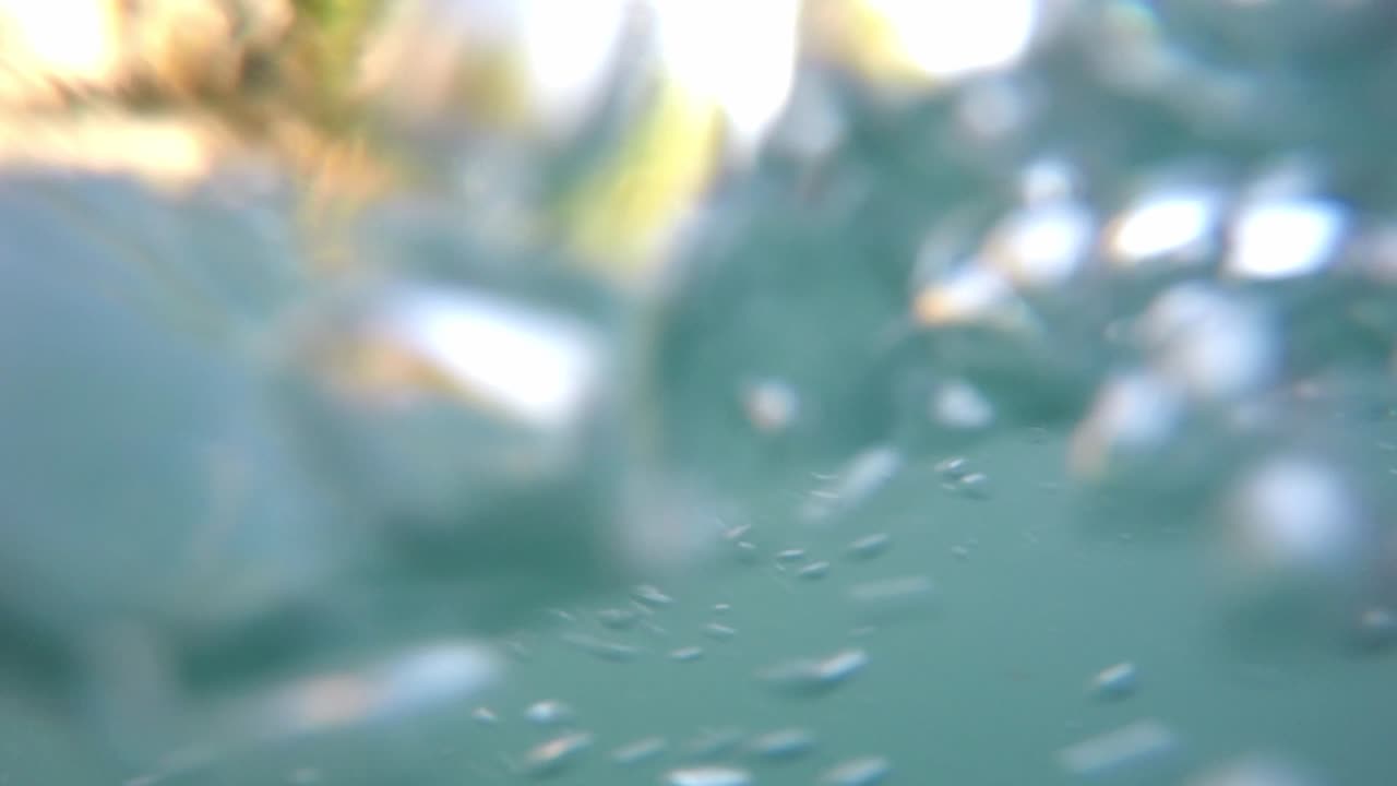 pov погружение в бассейн с родниковой водой