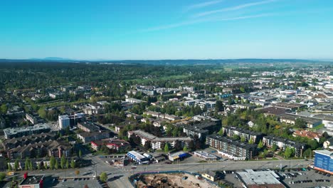 Los-Hermosos-Cielos-Y-Los-árboles-Verdes-De-La-Ciudad-De-Langley,-Canda