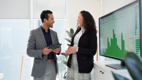 gente de negocios, cinco altos y trabajo en equipo financiero