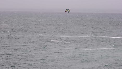 kitesurf en clima tormentoso de bali
