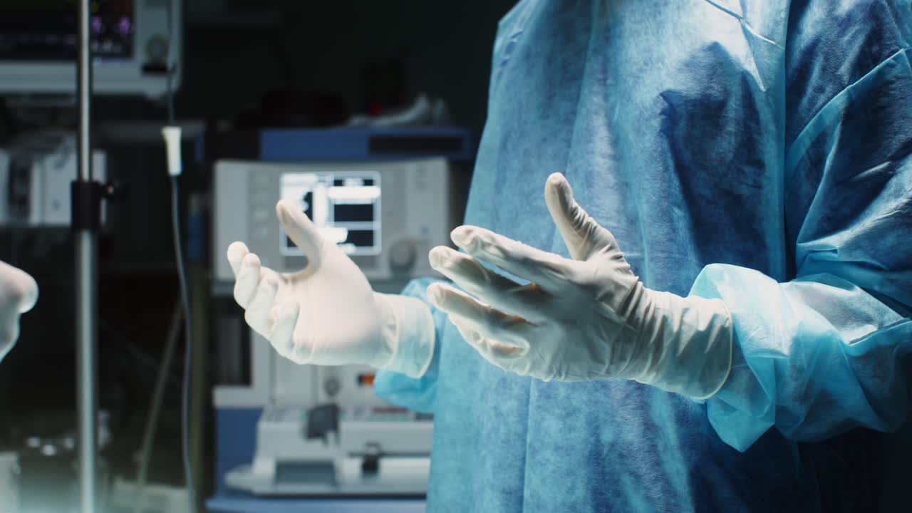 equipo quirúrgico en la sala de operaciones