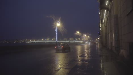 paisaje urbano de noche lluviosa