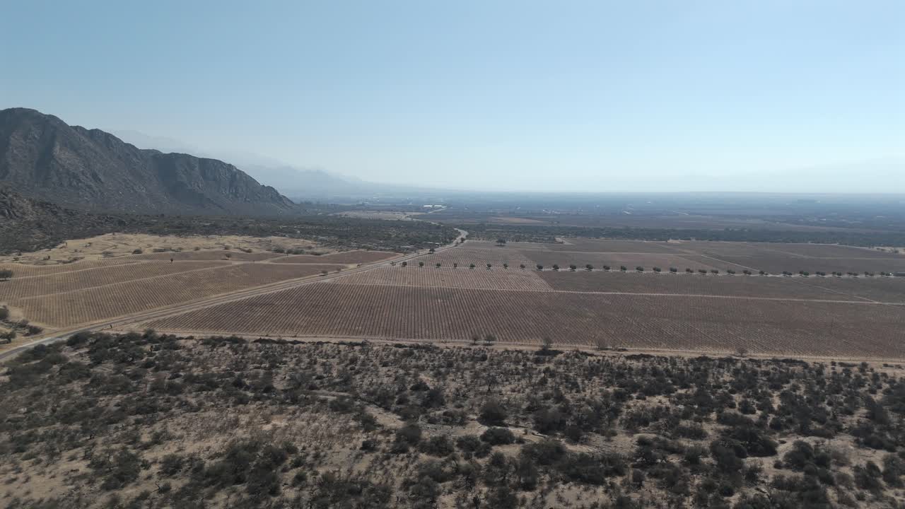 사막 계곡 의 농경지 의 공중 사진