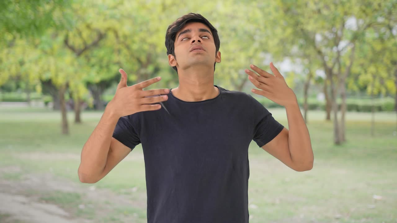 여름에 뜨거운 느낌의 인도인