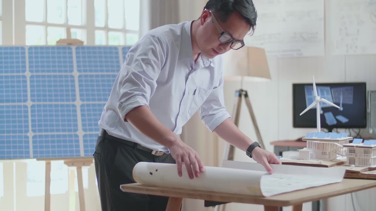 지속 가능한 건축 계획을 검토하는 건축가