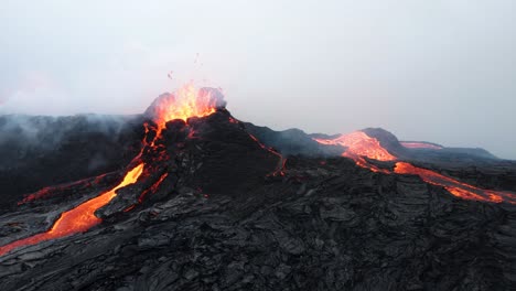 video aéreo de drones 4k de la erupción volcánica de islandia 2021