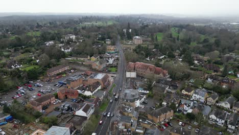 Esher-Town-Surrey,-Reino-Unido,-Vista-Aérea-De-Drones-Altos,-Material-De-Archivo-4k