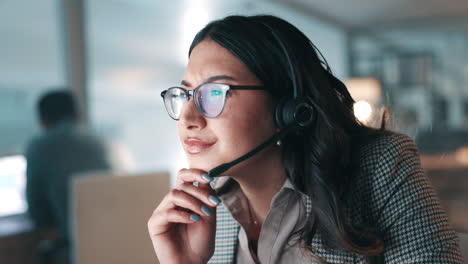 Call-Center,-Oficina-Y-Mujer-Con-Gafas