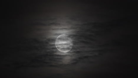 Gran-Luna-En-El-Cielo-Nocturno