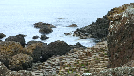 Giant&#39;s-Causeway-Formación-Rocosa-Y-Atracción-Geoturística,-Irlanda-Del-Norte