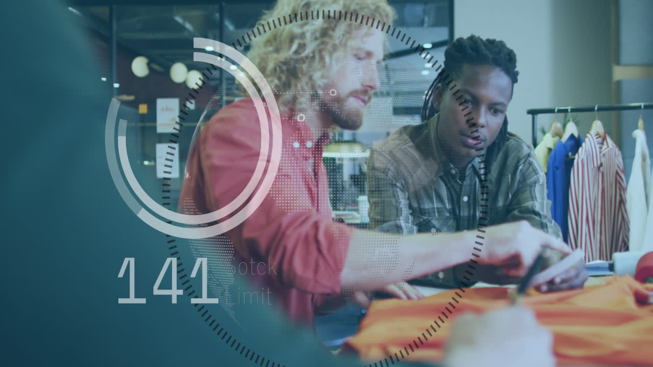 animación del procesamiento de datos sobre diversas personas de negocios en la oficina