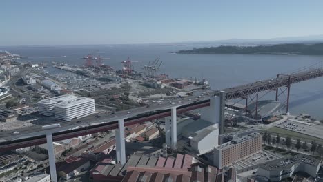 Vista-Panorámica-Aérea-Sobre-El-Puente-25-De-Abril