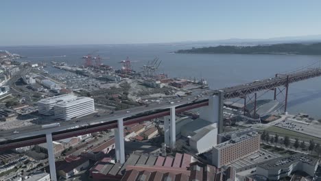 vista panorámica aérea sobre el puente 25 de abril