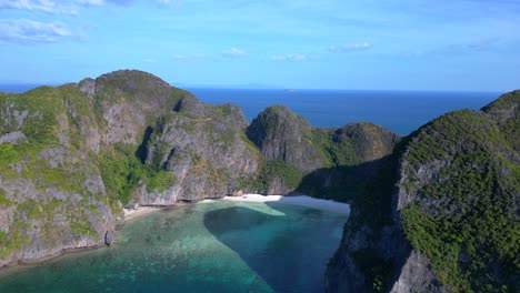 Island-Naturally-Bay-Paradise-Empty-beach-hills