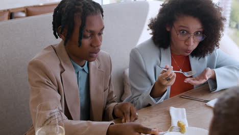 friends enjoying a business lunch