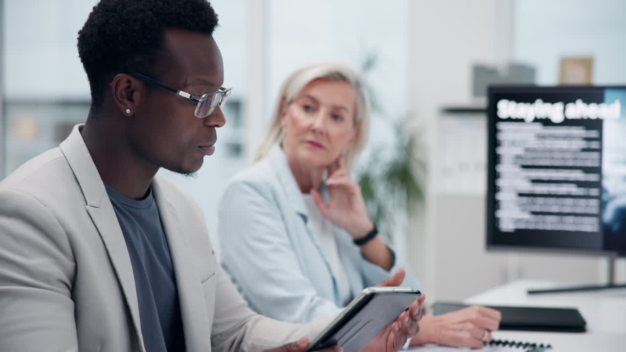 reunión de negocios con un equipo diverso