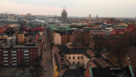 Luftgleitaufnahmen-Verschiedener-Gebäude-Auf-Der-Insel-Södermalm.-Stadtviertel-Von-Drohne.-Stockholm,-Schweden