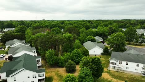 Slow-push-forward-over-a-neighborhood-during-an-overcast-day