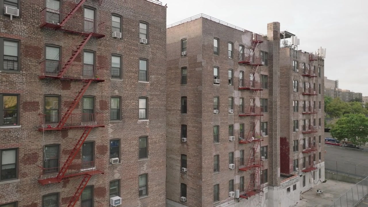 Estadio Yankee en una mañana de verano nublada. Filmado en la ciudad de Nueva York