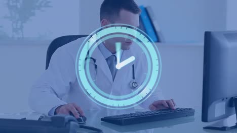 animación de un reloj moviéndose rápidamente sobre un médico masculino usando una computadora