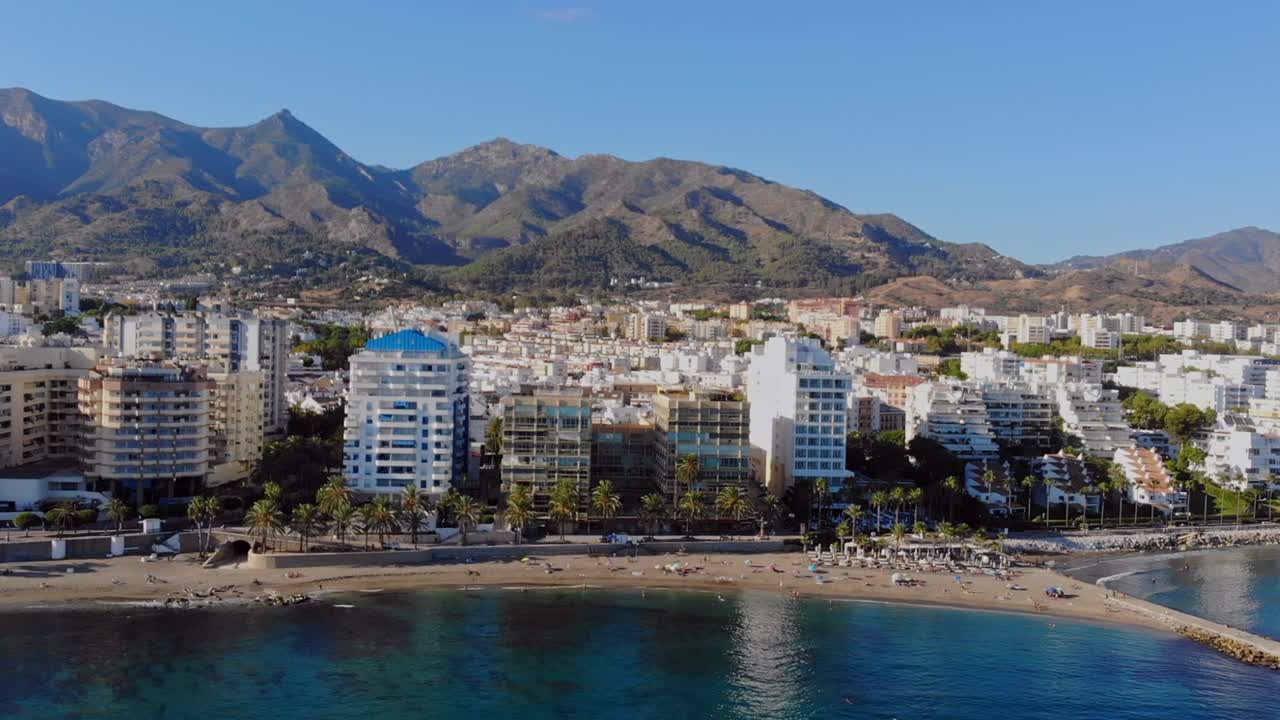un avión no tripulado llega a marbella.