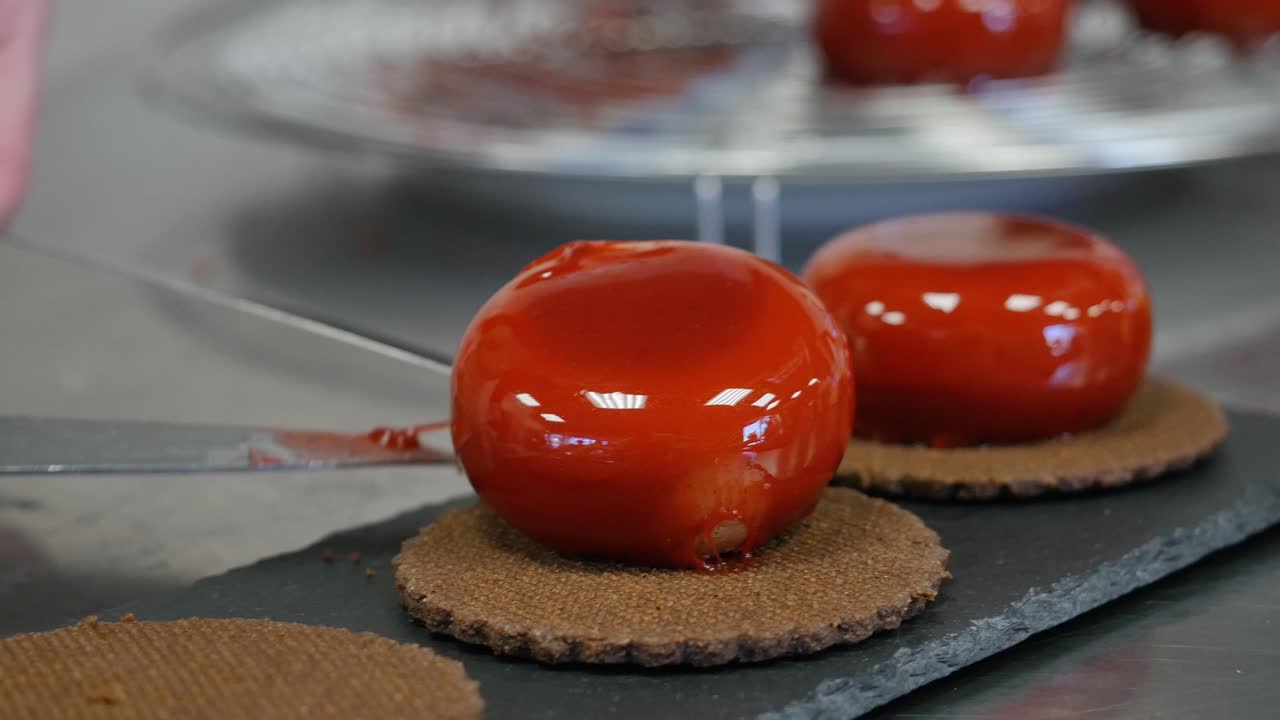 글레이즈 된 초콜릿 마우스 를 만드는 것