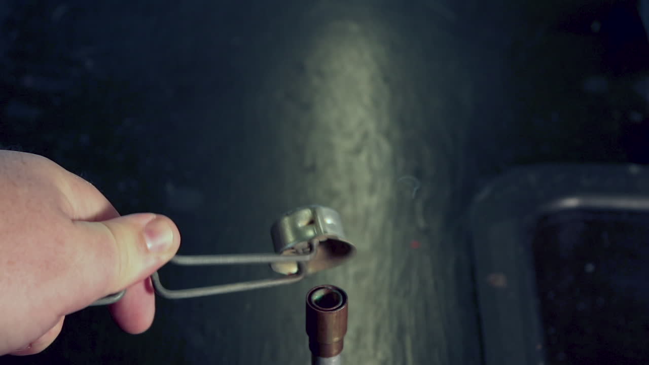 cerrar el mechero bunsen de iluminación en cámara lenta con el delantero