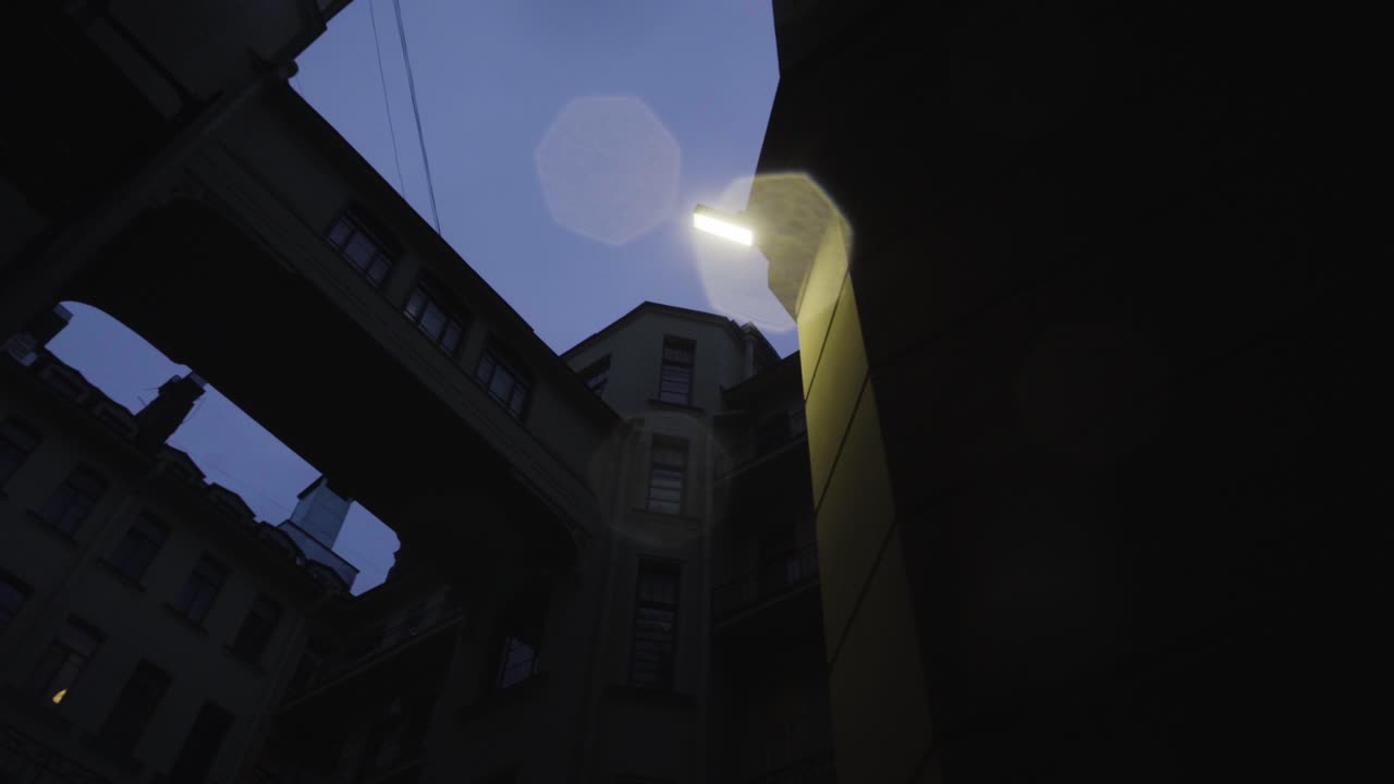 Cortile cittadino di notte