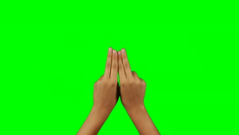 manos de una mujer usando una pantalla invisible