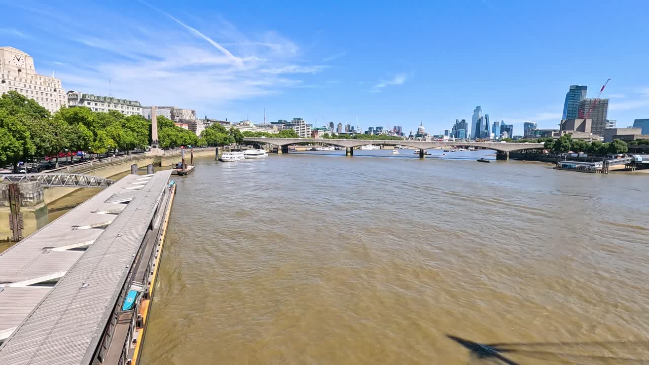 런던의 테임즈 강의 경치