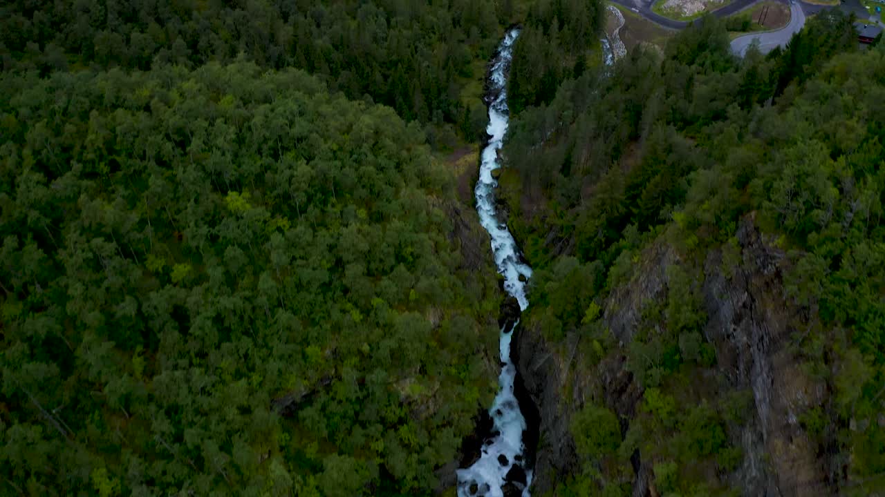 tomas aéreas de drones del fiordo de geiranger, noruega