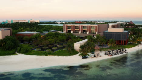 vista de dron del resort de lujo nizuc en cancun - mexico