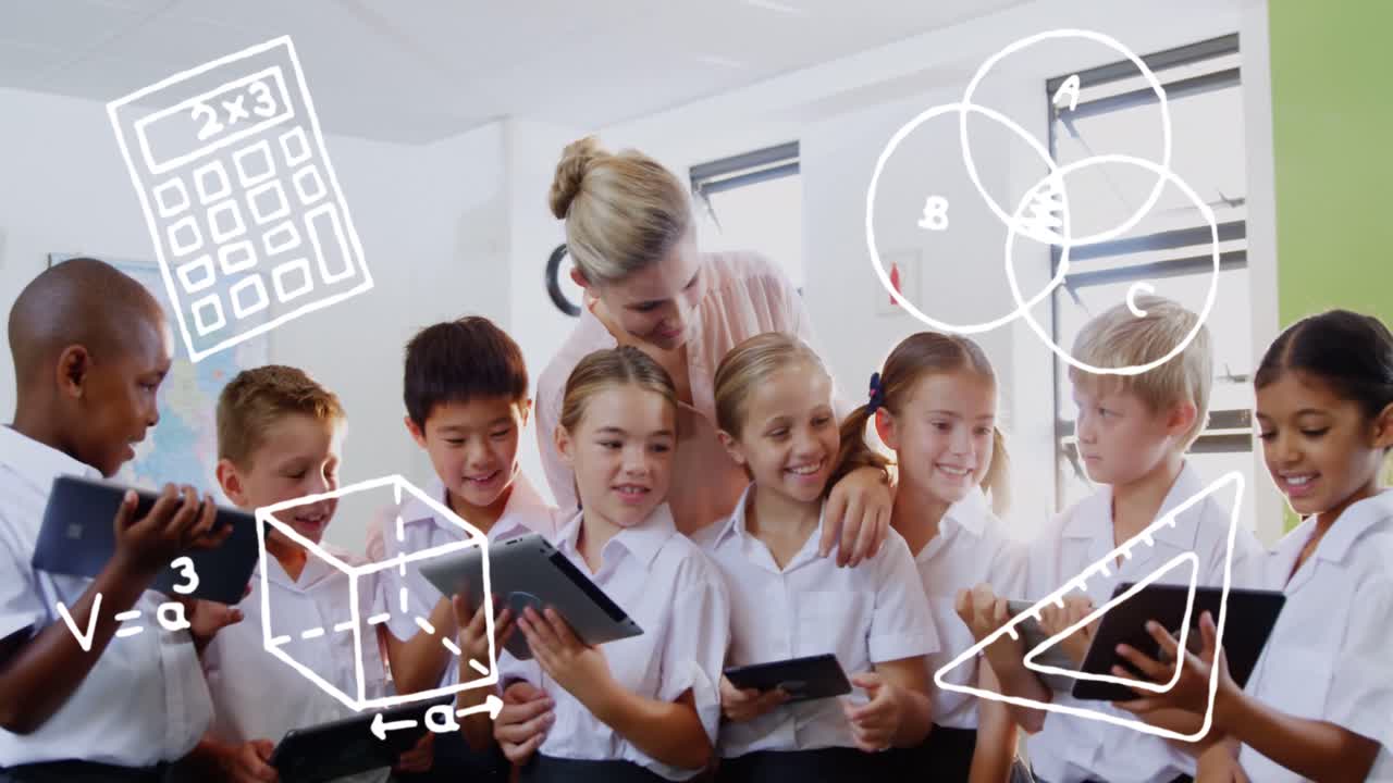 математические концептуальные иконы против кавказской учительницы, обучающей студентов использованию цифрового планшета