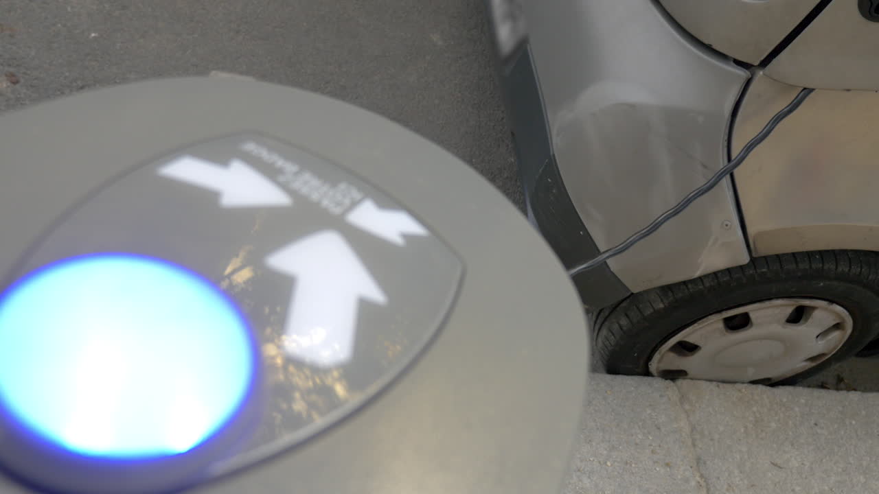 충전소에 있는 전기차