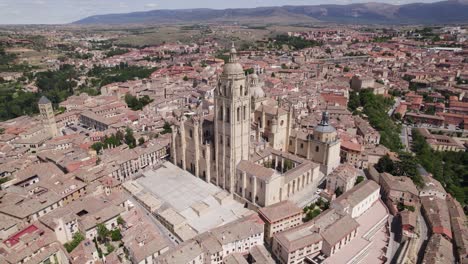 hermosa perspectiva aérea de la catedral de segovia