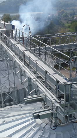 grain silo and conveyor system