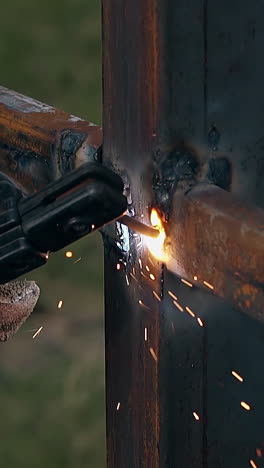 welding metal structures