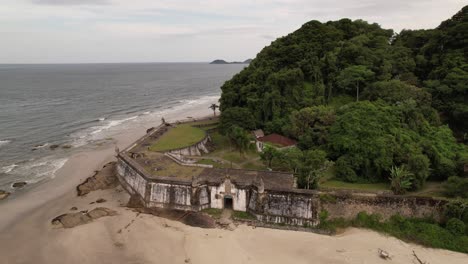 Vista-Aérea-Del-Fuerte-Nossa-Senhora-Dos-Pleasures,-Ilha-Do-Mel,-Paranagua,-Paraná,-Brasil