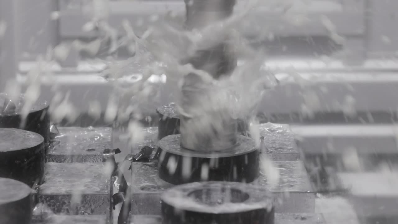 금속 가공 cnc 밀링 기계. 금속 절단 현대 가공 기술.