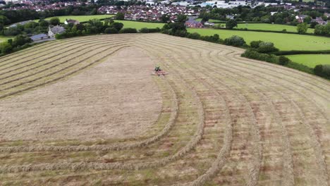 Tractor-Cosechando-Heno-En-Tierras-De-Cultivo-En-East-Devon