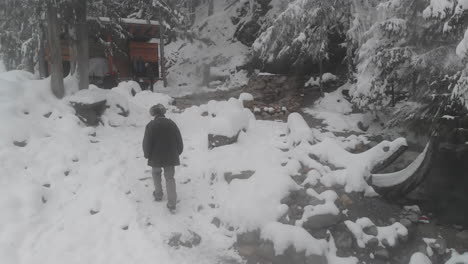 winter-campers-at-hotsprings