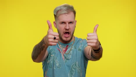 Tourist-stylish-man-in-t-shirt-showing-thumbs-up-and-nodding-in-approval,-successful-good-work