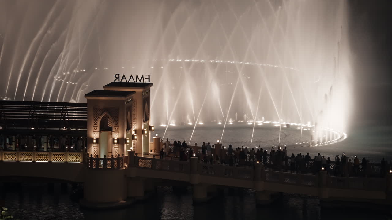 밤에 두바이 분수 쇼